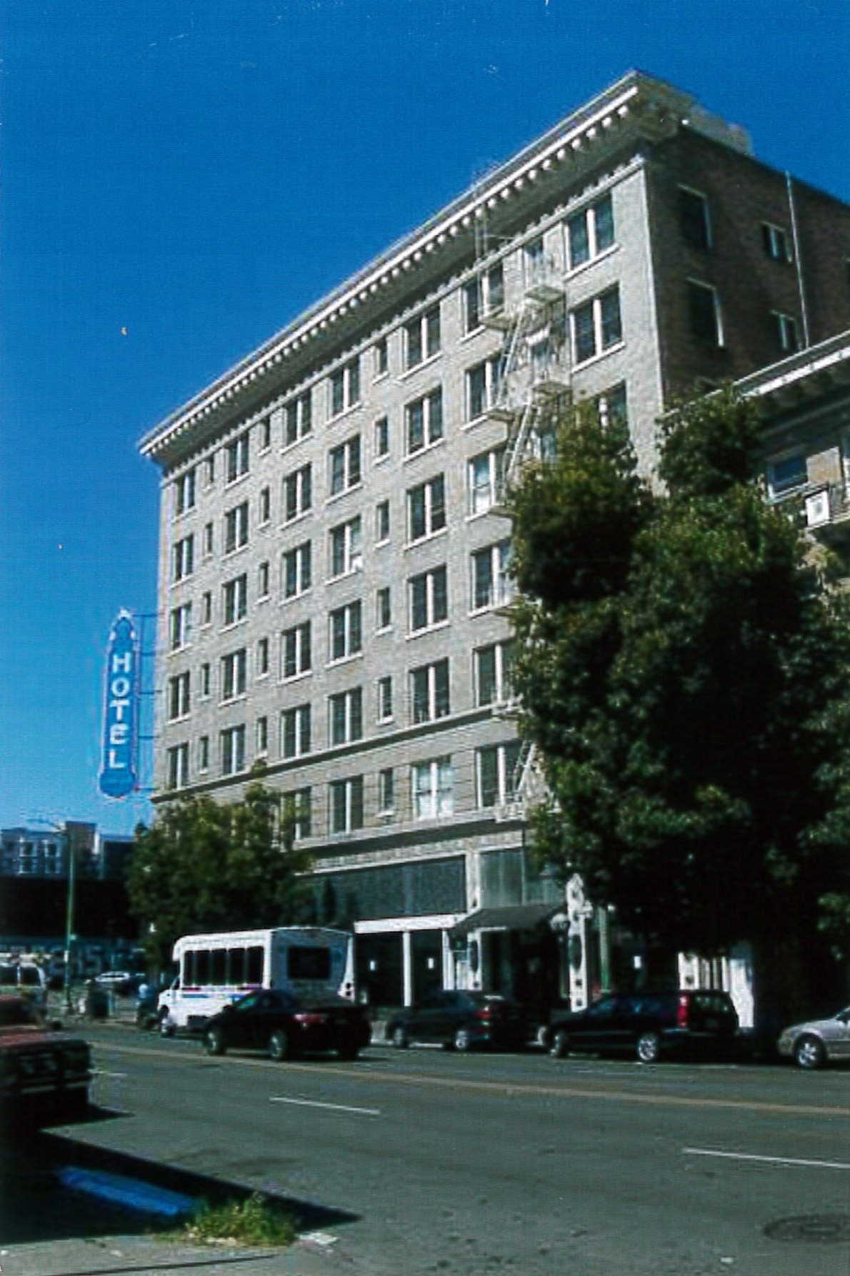 Hotel Harrison / Harrison Street view