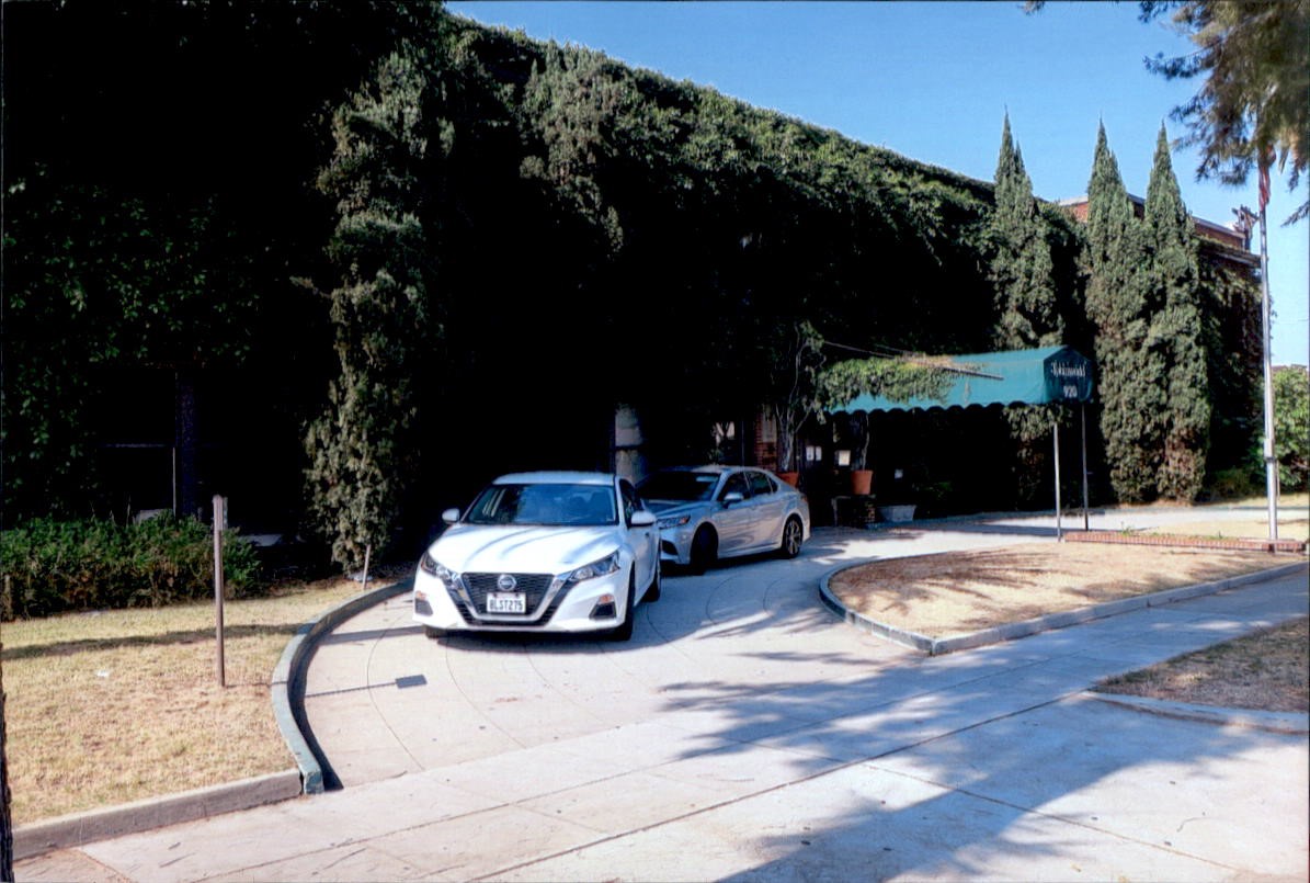 SW view of north facade